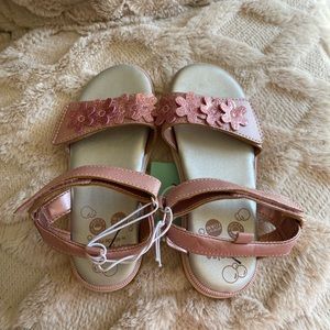 NWT Surprize by stride rite- toddler/girls size 11